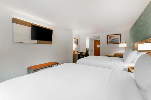Comfort Inn & Suites image 12