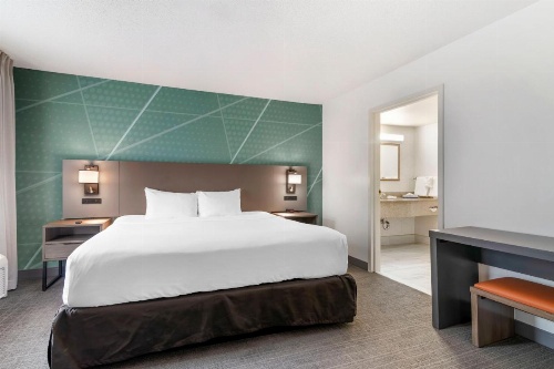Comfort Inn & Suites image 14