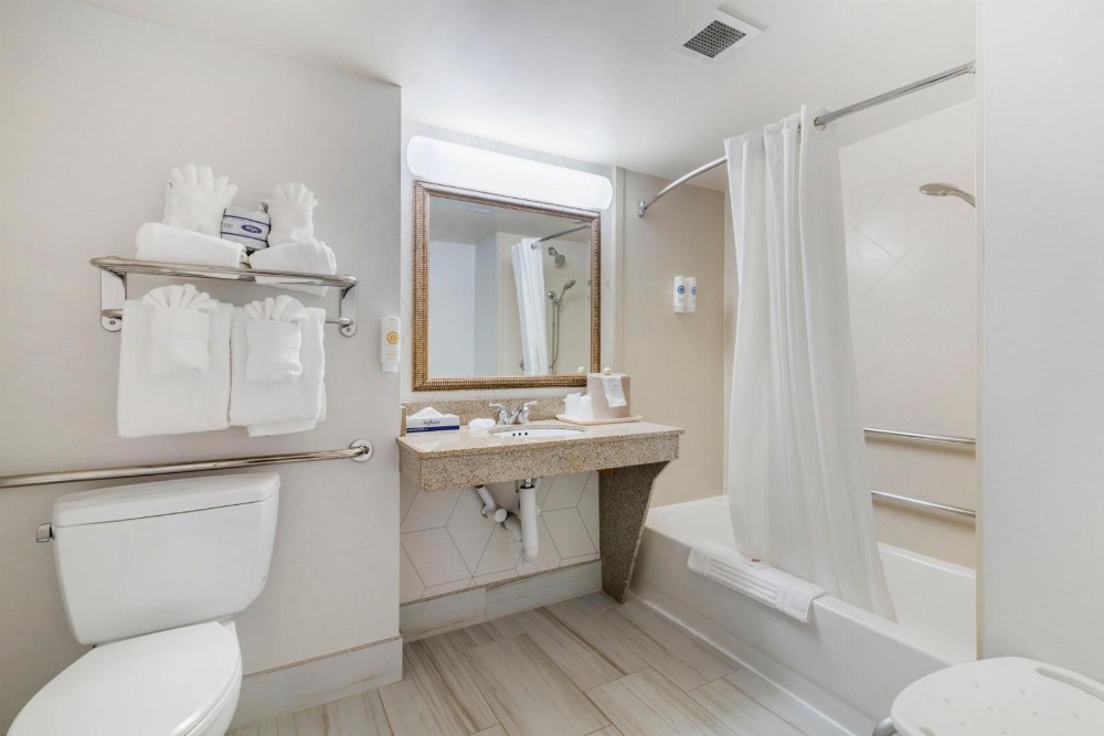 Comfort Inn & Suites Main image