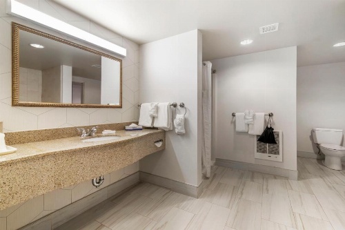 Comfort Inn & Suites image 30