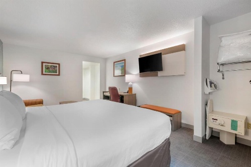Comfort Inn & Suites image 32