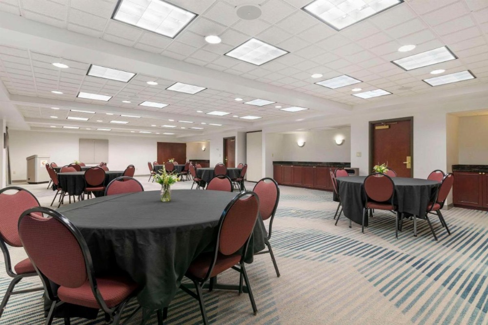 Comfort Inn & Suites Image 39